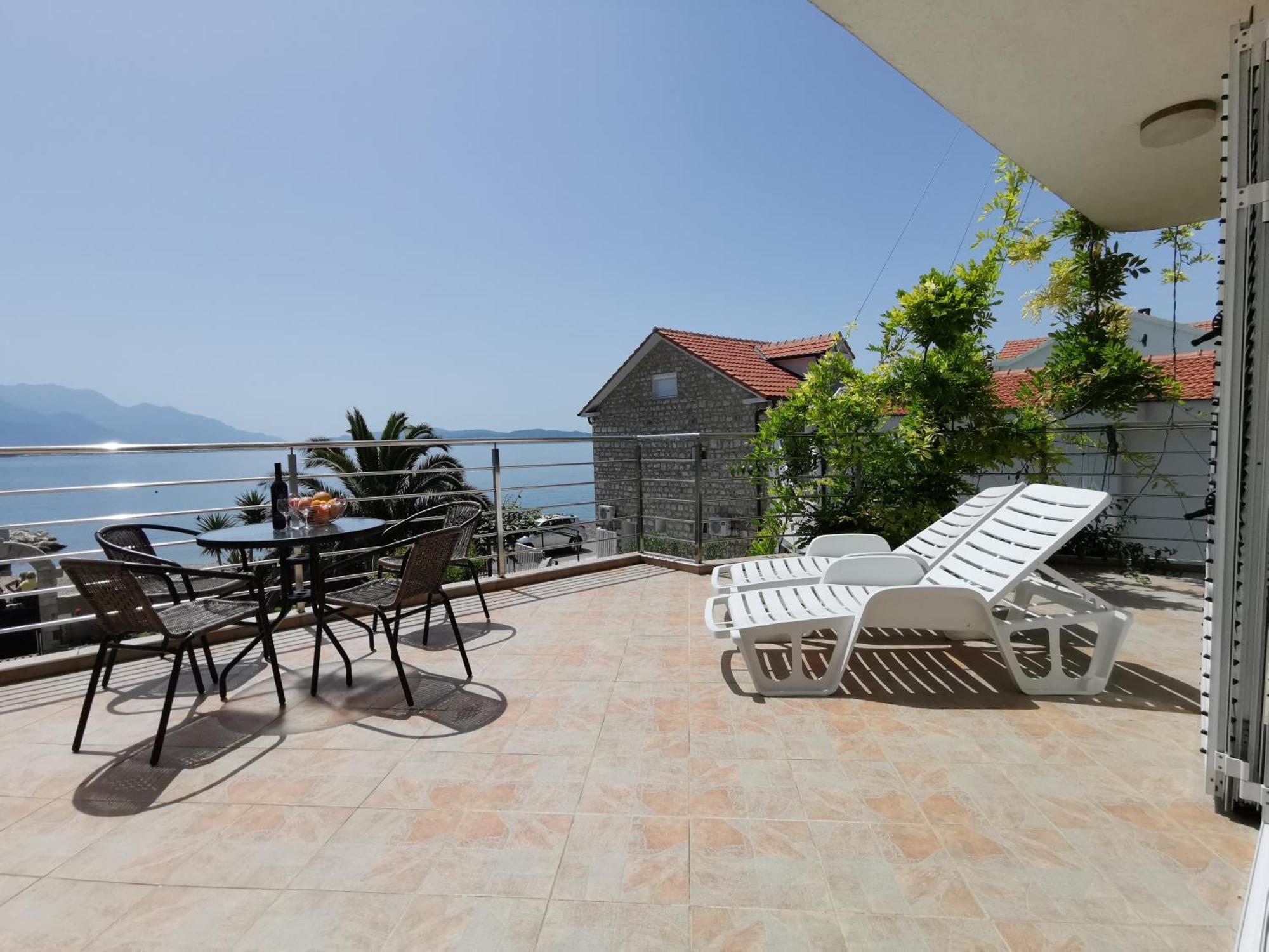 Apartment Iris With Pool Lido Of Herceg Novi Bijela แฮร์เซ็ก-โนวี ภายนอก รูปภาพ