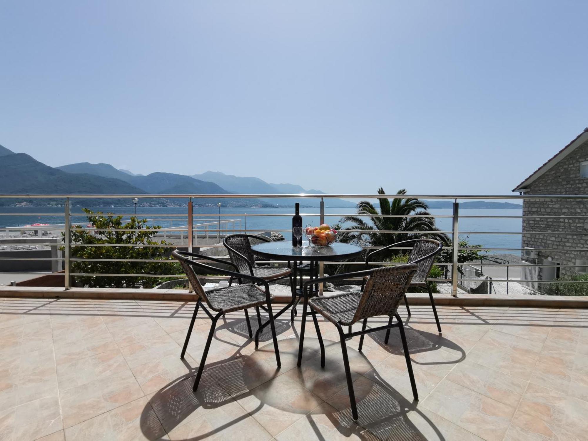 Apartment Iris With Pool Lido Of Herceg Novi Bijela แฮร์เซ็ก-โนวี ภายนอก รูปภาพ