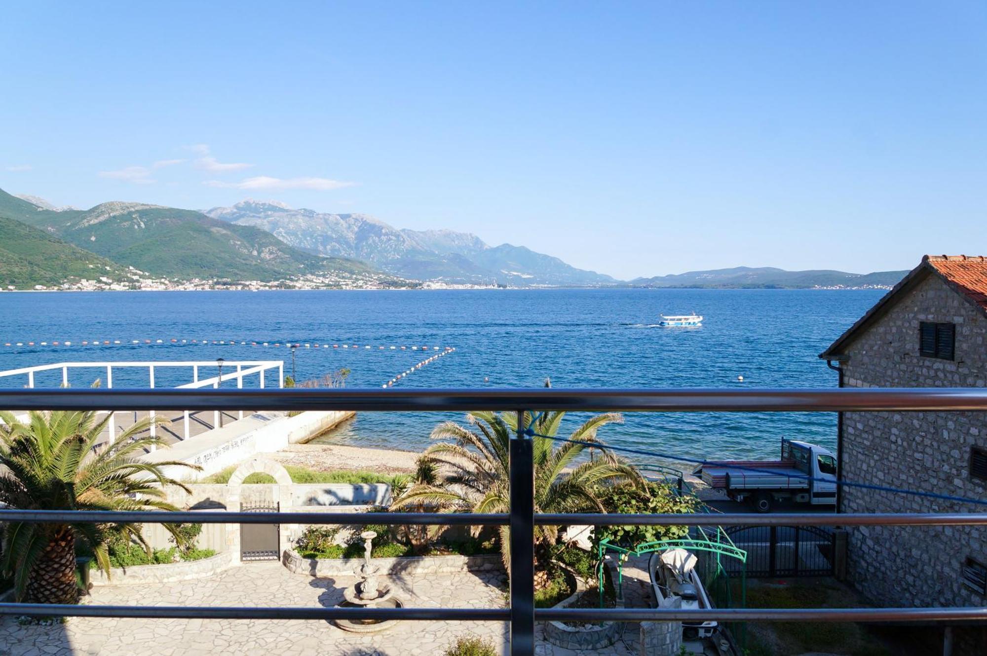 Apartment Iris With Pool Lido Of Herceg Novi Bijela แฮร์เซ็ก-โนวี ภายนอก รูปภาพ